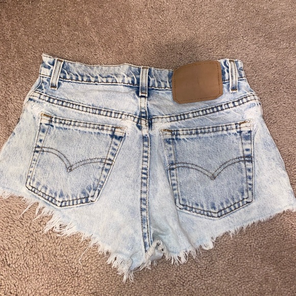 Levi Jean Shorts - Picture 2 of 2